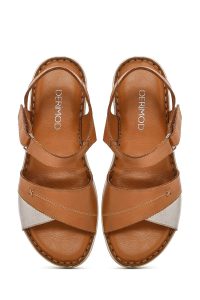 صندل زنانه قهوه‌ای روشن چرم راحتی بنددار دری مد