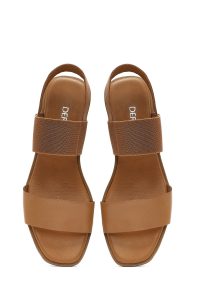 صندل زنانه قهوه‌ای روشن چرم لژدار دری مد