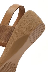 صندل زنانه قهوه‌ای روشن چرم لژدار دری مد