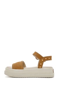 صندل زنانه قهوه‌ای روشن چرم نبوک بنددار تخت ضخیم دری مد