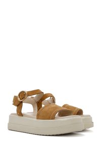 صندل زنانه قهوه‌ای روشن چرم نبوک بنددار تخت ضخیم دری مد