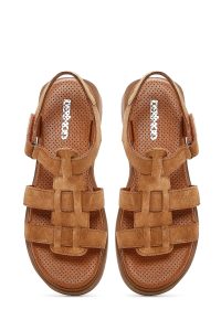 صندل زنانه قهوه‌ای روشن چرم و جیر بنددار دری مد