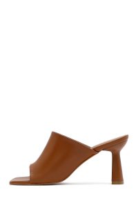 صندل زنانه قهوه‌ای روشن چرم پاشنه‌دار دری مد