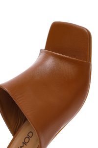 صندل زنانه قهوه‌ای روشن چرم پاشنه‌دار دری مد