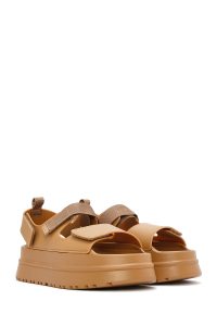 صندل زنانه قهوه‌ای روشن ژله‌ای تخت ضخیم بندی دری مد