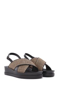 صندل زنانه قهوه‌ای پشت باز سگک‌دار حصیری تخت ضخیم دری مد