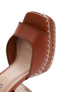 صندل زنانه قهوه‌ای پلتفرم پاشنه ضخیم بلند بنددار دری مد