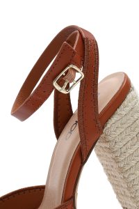 صندل زنانه قهوه‌ای پلتفرم پاشنه ضخیم بلند بنددار دری مد