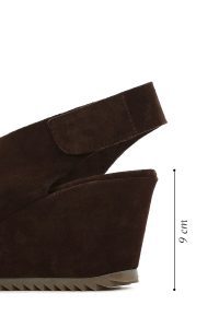 صندل زنانه قهوه‌ای چرم و جیر لژدار پشت‌باز بنددار دری مد