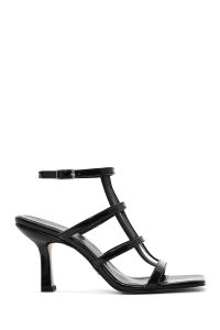 صندل زنانه مشکی براق پاشنه نازک بنددار دری مد