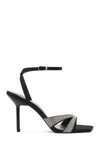 صندل زنانه مشکی بنددار پاشنه بلند نازک نگین‌دار دری مد