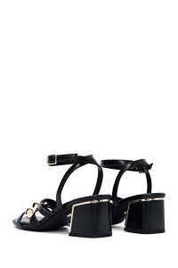 صندل زنانه مشکی بنددار پاشنه‌ضخیم کوتاه دری مد