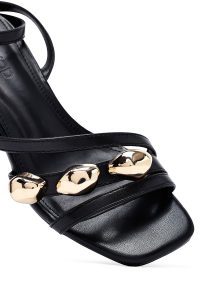 صندل زنانه مشکی بنددار پاشنه‌ضخیم کوتاه دری مد