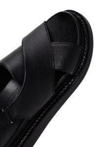 صندل زنانه مشکی بندی چرمی راحتی دری مد