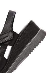 صندل زنانه مشکی بندی کفی ضخیم چرمی راحتی دری مد