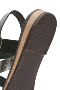 صندل زنانه مشکی سگک‌دار چرم متالیک مدل بدروم دری مد