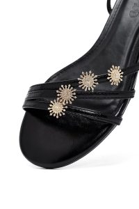 صندل زنانه مشکی نگین‌دار بنددار دری مد