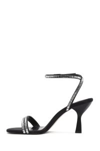 صندل زنانه مشکی نگین‌دار پاشنه‌نازک بنددار دری مد