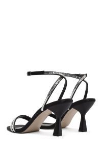 صندل زنانه مشکی نگین‌دار پاشنه‌نازک بنددار دری مد