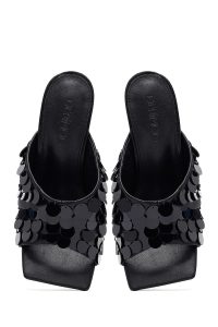 صندل زنانه مشکی پاشنه نازک پولکی دری مد