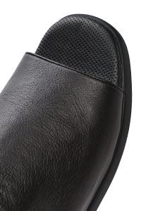 صندل زنانه مشکی چرم بند کشی پشت باز دری مد