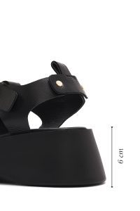 صندل زنانه مشکی چرم بنددار تخت ضخیم دری مد