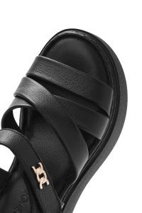 صندل زنانه مشکی چرم بنددار تخت ضخیم راحتی دری مد