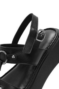 صندل زنانه مشکی چرم بنددار تخت ضخیم راحتی دری مد