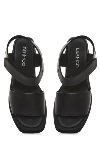 صندل زنانه مشکی چرم بنددار لژدار دری مد