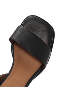 صندل زنانه مشکی چرم بنددار پاشنه‌ضخیم دری مد