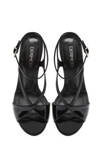 صندل زنانه مشکی چرم بنددار پاشنه‌نازک بلند دری مد