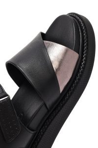 صندل زنانه مشکی چرم تخت بندی دری مد