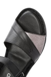 صندل زنانه مشکی چرم راحتی بنددار دری مد