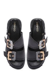 صندل زنانه مشکی چرم سگک‌دار تخت ضخیم بندی دری مد