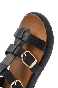 صندل زنانه مشکی چرم سگک‌دار تخت ضخیم دری مد