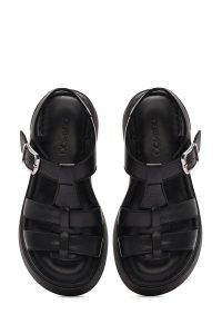 صندل زنانه مشکی چرم سگک‌دار تخت ضخیم راحتی دری مد