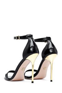 صندل زنانه مشکی چرم متالیک پاشنه‌نازک بلند بنددار دری مد