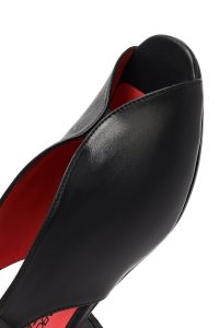 صندل زنانه مشکی چرم پاشنه‌ضخیم کوتاه بنددار دری مد