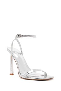 صندل زنانه نقره‌ای متالیک پاشنه نازک بلند بنددار دری مد