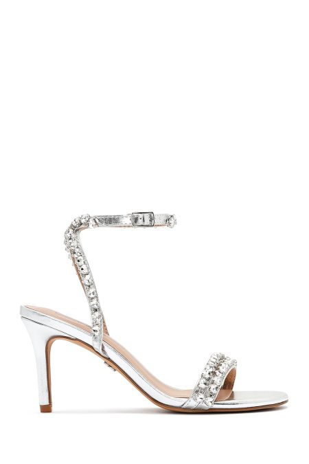 صندل زنانه نقره‌ای نگین‌دار پاشنه‌نازک بنددار دری مد