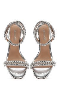 صندل زنانه نقره‌ای نگین‌دار پاشنه‌نازک بنددار دری مد