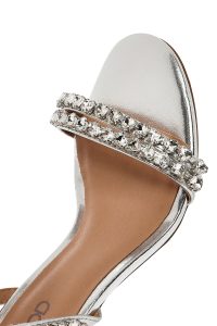 صندل زنانه نقره‌ای نگین‌دار پاشنه‌نازک بنددار دری مد