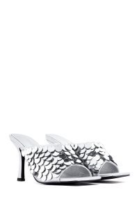 صندل زنانه نقره‌ای پاشنه نازک پولکی دری مد