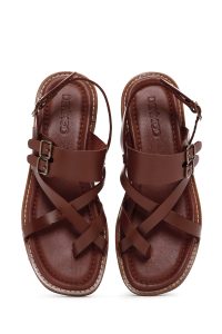 صندل زنانه چرم قهوه‌ای بنددار مچ پا انگشتی دری مد