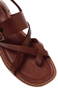 صندل زنانه چرم قهوه‌ای بنددار مچ پا انگشتی دری مد