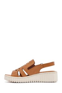 صندل زنانه چرم قهوه‌ای راحتی لژدار دری مد