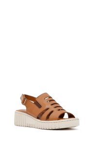 صندل زنانه چرم قهوه‌ای راحتی لژدار دری مد