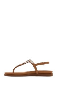 صندل زنانه چرم قهوه‌ای سگک‌دار انگشتی دری مد