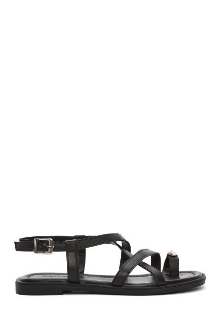 صندل زنانه چرم مشکی بنددار مچ پا دری مد