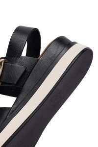 صندل زنانه چرم مشکی لژدار با بند مچ دری مد